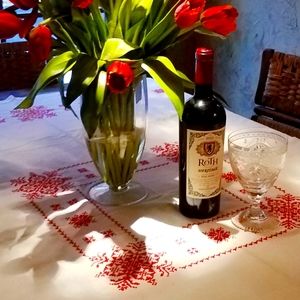 Vintage Embroidered Tablecloth.. EUC